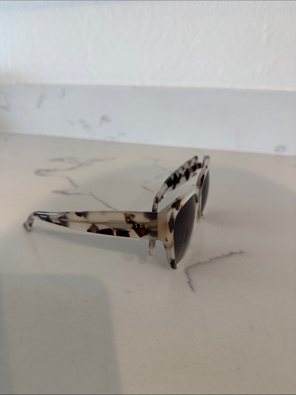 Diff Eyewear Tortoise Shell Cat Eye Sunglasses with Dark Lenses
